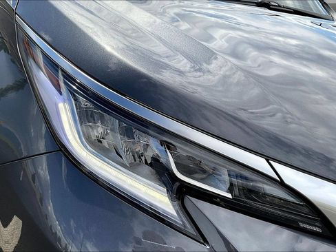 Used 2025 Toyota Sienna Limited AWD/4WD image 32