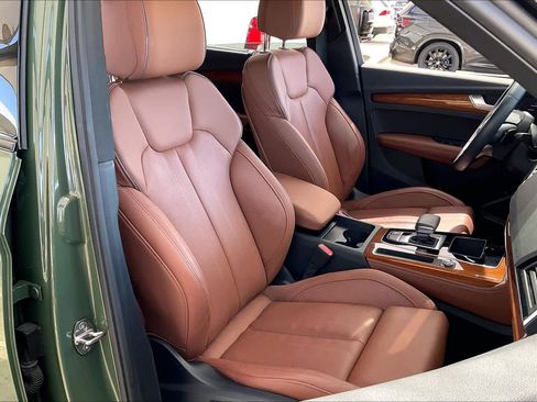 Used 2023 Audi Q5 e Premium Plus w/ Premium Plus Package image 9
