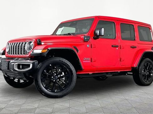 Used 2025 Jeep Wrangler Unlimited Sahara w/ Safety Group AWD/4WD image 1