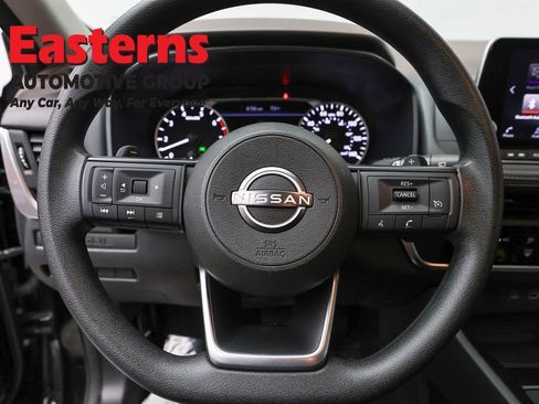 Used 2023 Nissan Rogue S AWD/4WD image 10