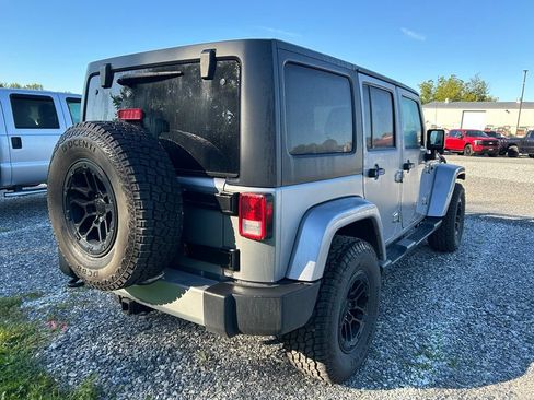 Used 2014 Jeep Wrangler Unlimited Sahara w/ Connectivity Group AWD/4WD image 8