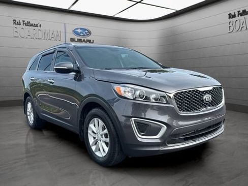 Used 2017 Kia Sorento FWD image 2