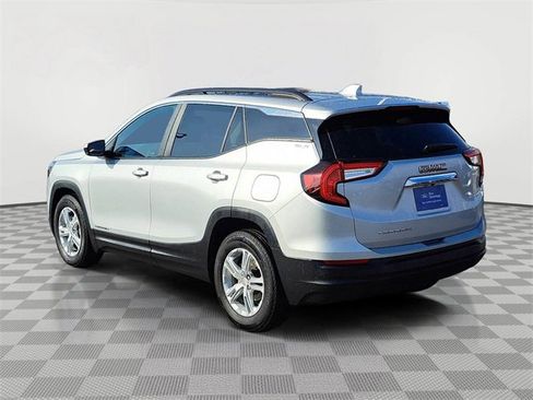 Used 2022 GMC Terrain SLE w/ Driver Convenience Package image 3