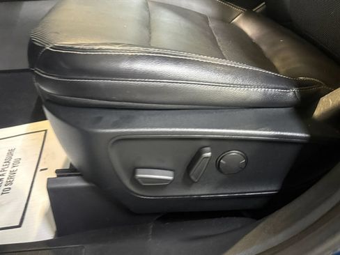 Used 2020 Ford Escape Titanium w/ Titanium Premium Package 2.0 AWD/4WD image 12