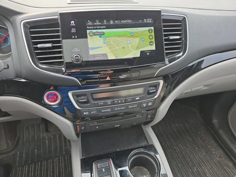 Used 2019 Honda Pilot Touring image 14