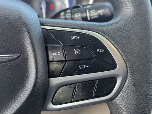 Used 2017 Chrysler Pacifica LX image 26