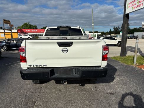 Used 2022 Nissan Titan S image 5