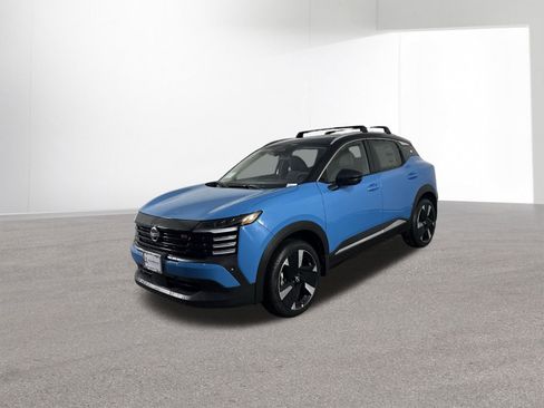 New 2026 Nissan Kicks SR w/ Cold Weather Package image 2