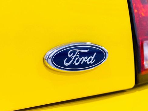 Used 2004 Ford Mustang GT RWD image 17