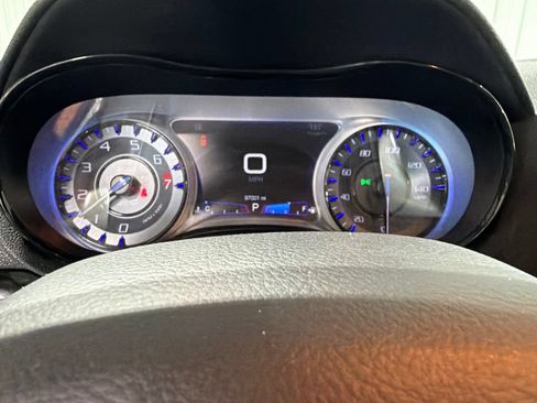 Used 2018 Chrysler 300 S AWD/4WD image 25