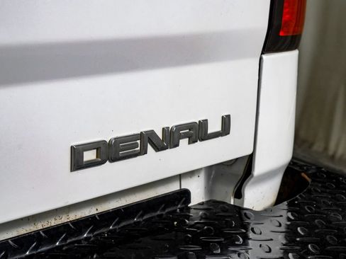 Used 2018 GMC Sierra 2500 Denali w/ Suspension Package, Off-Road AWD/4WD image 45