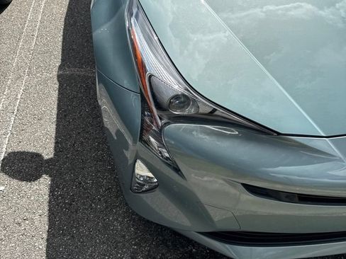 Used 2017 Toyota Prius Three Touring FWD image 9