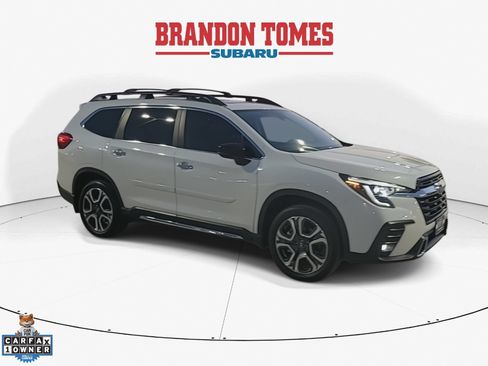 Used 2025 Subaru Ascent Touring AWD/4WD image 2