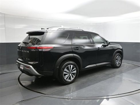 Used 2025 Nissan Pathfinder SL image 11
