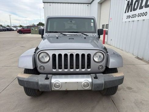 Used 2015 Jeep Wrangler Unlimited Sahara w/ Connectivity Group AWD/4WD image 15