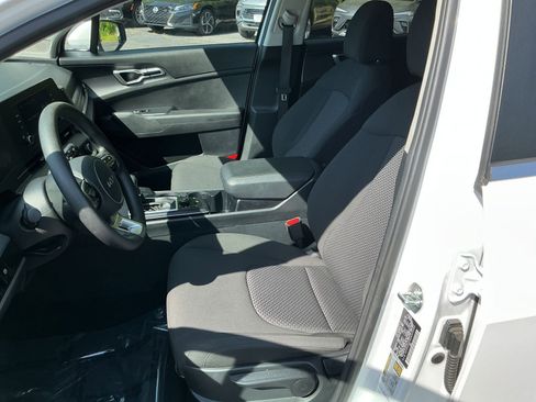 Used 2025 Kia Sportage LX FWD image 31