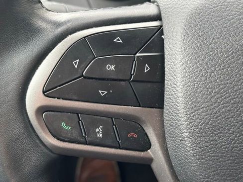 Used 2019 Jeep Cherokee Overland w/ Technology Group AWD/4WD image 8