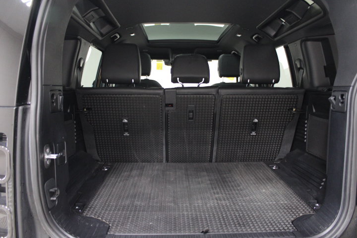 Used 2021 Land Rover Defender 110 X-Dynamic SE AWD/4WD image 14