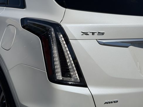 Certified 2022 Cadillac XT5 Sportv w/ Technology Package AWD/4WD image 9
