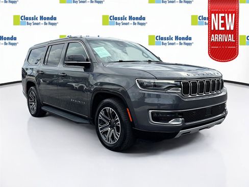 Used 2024 Jeep Wagoneer L Series II RWD image 1