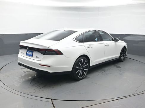 Used 2024 Honda Accord Touring image 6