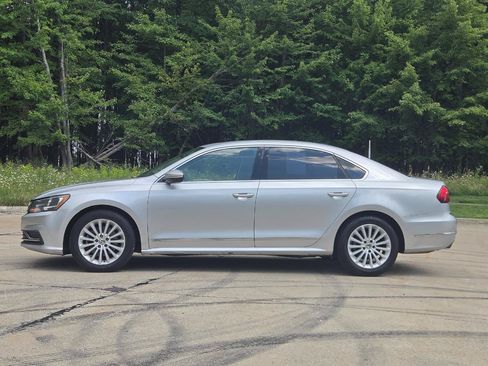 Used 2017 Volkswagen Passat 1.8T SE FWD image 2