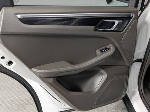 Used 2017 Porsche Macan SUV image 17