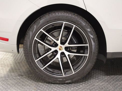 Certified 2026 Porsche Macan image 11