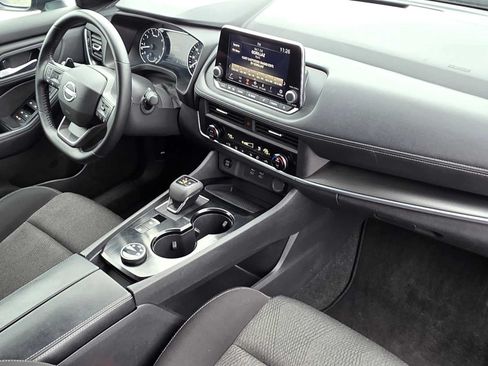 Used 2025 Nissan Rogue SV AWD/4WD image 10