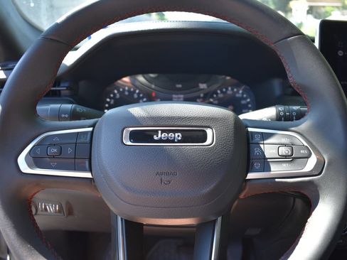Used 2025 Jeep Compass Trailhawk AWD/4WD image 14