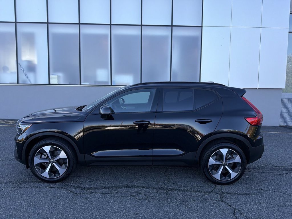 Certified 2025 Volvo XC40 B5 Plus AWD/4WD image 5
