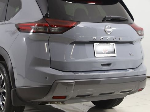 Used 2025 Nissan Rogue SL w/ Tech Package FWD image 25