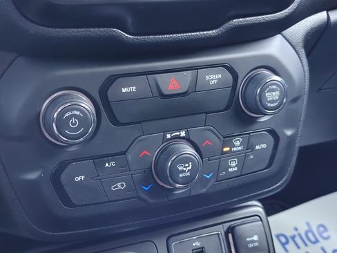 Used 2018 Jeep Renegade Altitude image 27