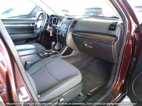 Used 2012 Kia Sorento LX AWD/4WD image 29