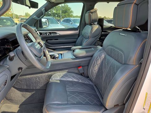 Used 2023 Jeep Grand Wagoneer L Series III w/ Rear Seat Video Group 1 AWD/4WD image 16