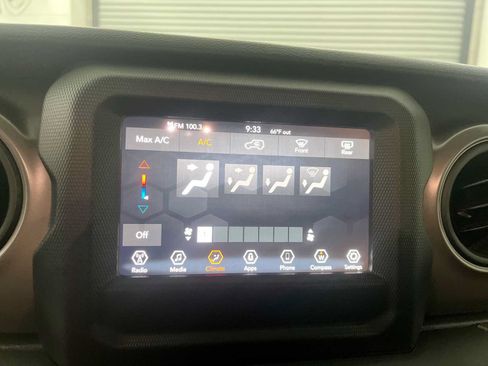 Used 2022 Jeep Wrangler Unlimited Sport AWD/4WD image 22