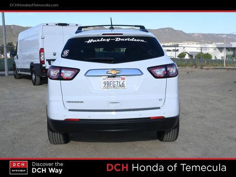 Used 2017 Chevrolet Traverse LT w/ Style and Technology Package FWD image 6