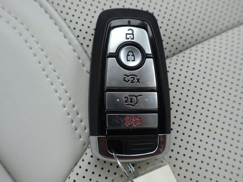 Used 2025 Ford Mustang Mach-E Premium AWD/4WD image 28