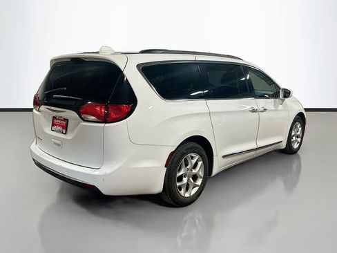 Used 2017 Chrysler Pacifica Touring-L w/ Tire & Wheel Group image 6