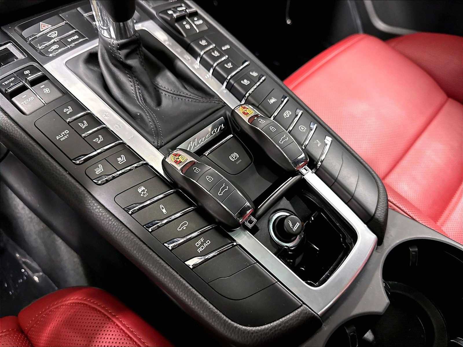 Used 2021 Porsche Macan GTS AWD/4WD image 39