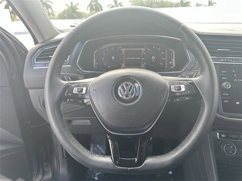 Used 2020 Volkswagen Tiguan SEL image 11