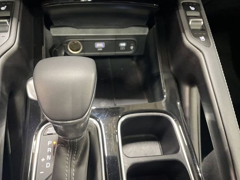 Used 2024 Kia Telluride EX w/ EX Captain's Chair Package image 17