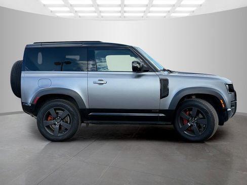 Used 2023 Land Rover Defender 90 X image 4