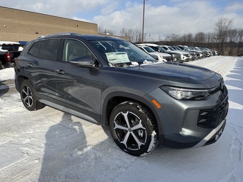 New 2026 Volkswagen Tiguan SE image 2