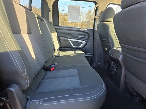 Used 2018 Nissan Titan SV w/ SV Convenience Package image 16