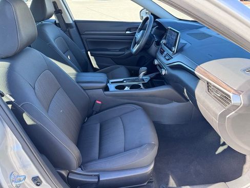 Used 2024 Nissan Altima 2.5 SV image 25
