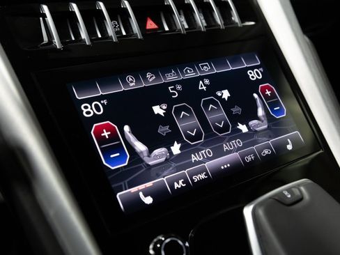 Used 2020 Lamborghini Urus image 36