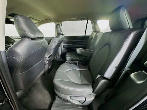 Used 2025 Toyota Grand Highlander AWD image 28