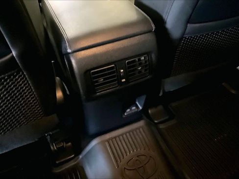 Certified 2024 Toyota 4Runner SR5 Premium image 28