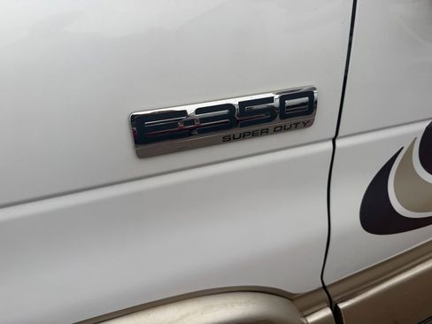 Used 2006 Ford E-350 and Econoline 350 Super Duty image 12